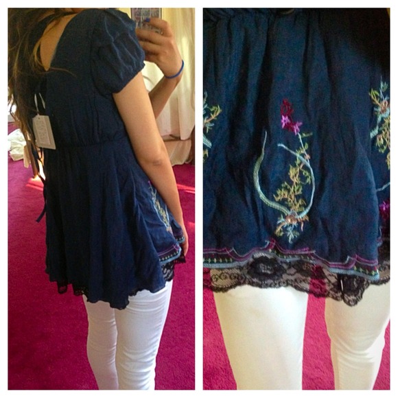 NEW Navy Bohemian Floral Flowy Style Top - Picture 2 of 2