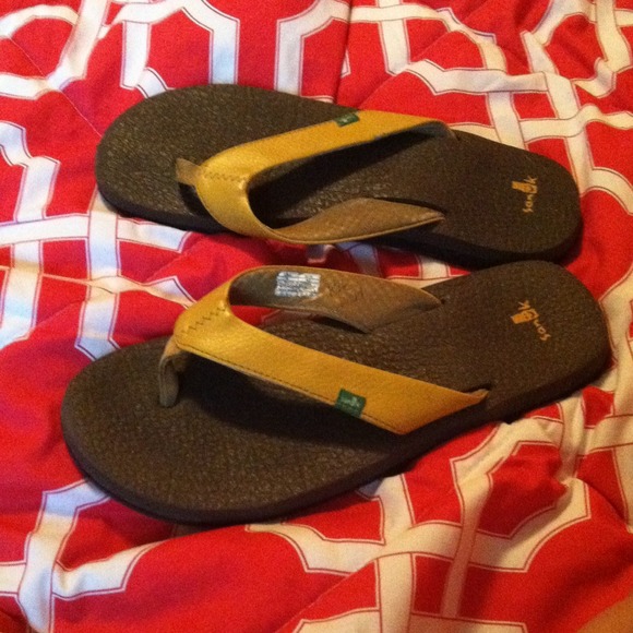 Sanuk yoga mat flip flops
