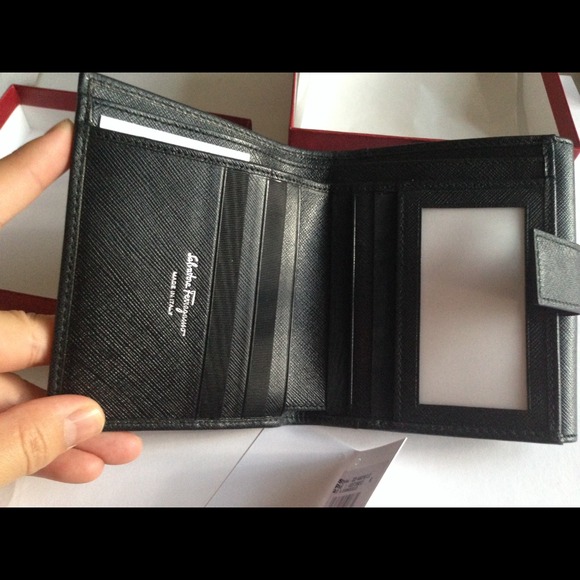 BNIB Ferragamo black saffiano leather wallet - Picture 3 of 4
