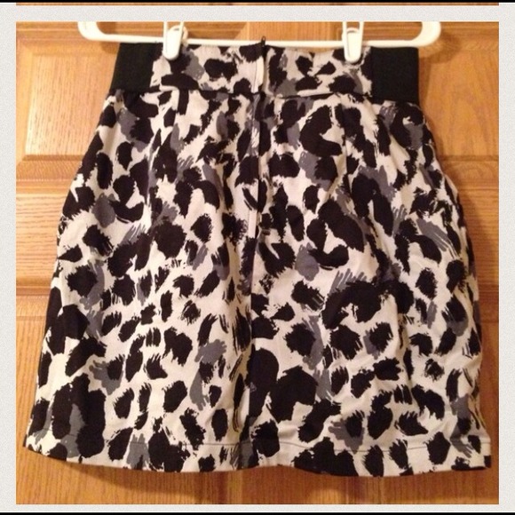 Black and White leopard skirt - Picture 2 of 2