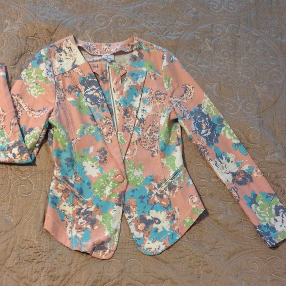DONATED————-Floral Pixelated Cutout Blazer! - Picture 3 of 4