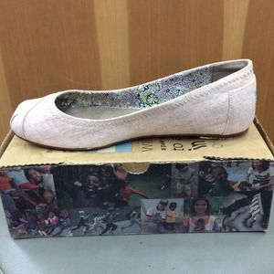 🎉2x Host Pick!!🎉 TOMS Ballet Flats