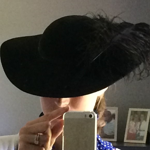 Black vintage hat
