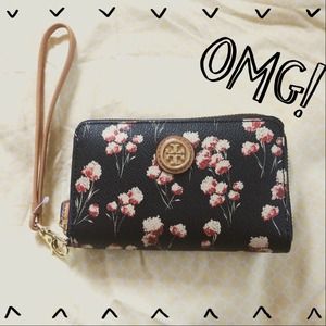 Tory Burch Kerrington Smartphone Wristlet