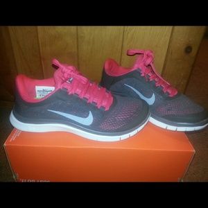 New Womens Sz 8 Nike Free Run 3