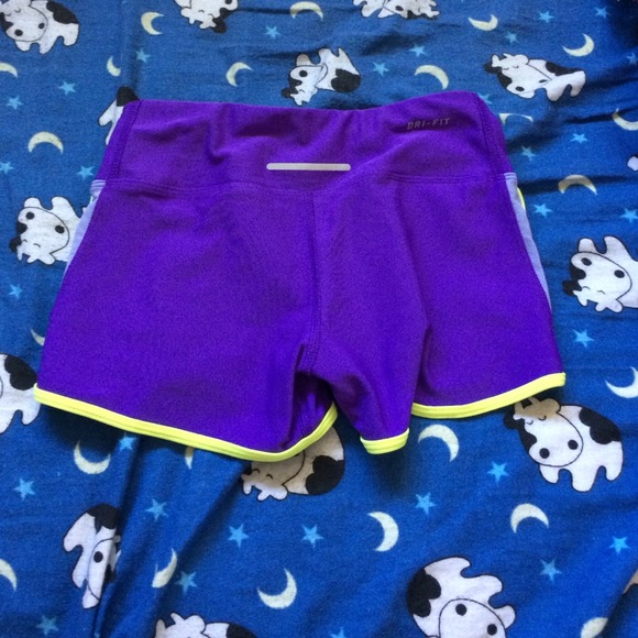 Purple nike spandex with yellow outline - Picture 2 of 3