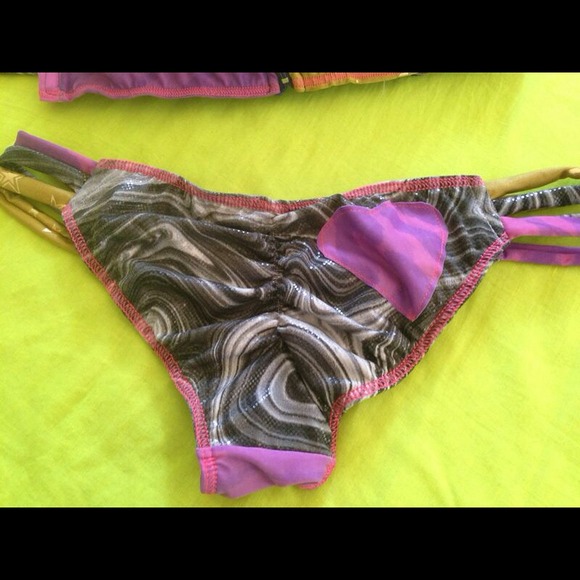 Swimsuit - Picture 3 of 4