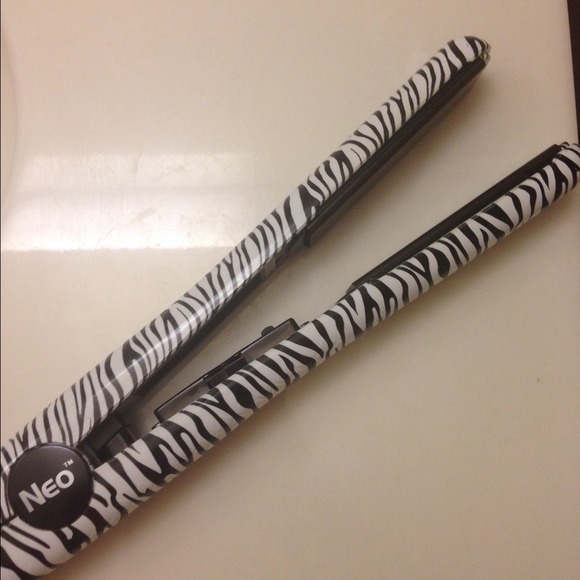 Ceramic iron straightener