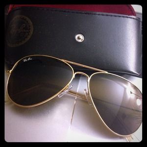 Authentic Ray Ban new not even a scratch💥