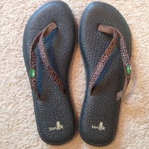 Sanuk sandals