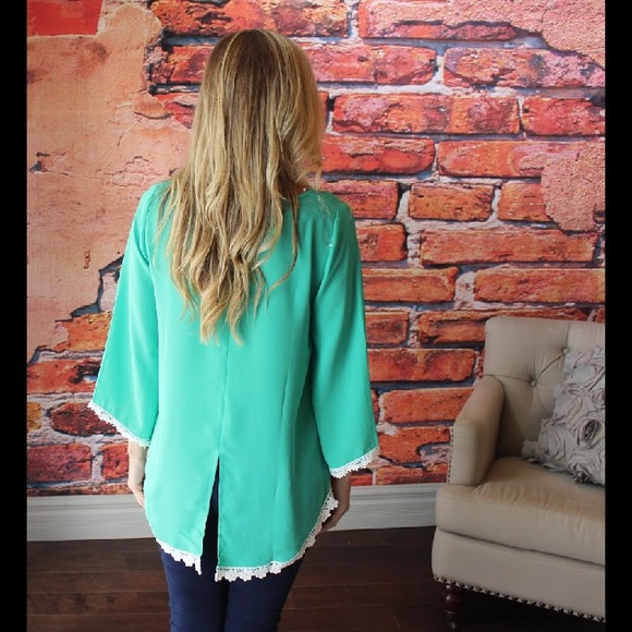 Jade crochet hem top - Picture 3 of 4