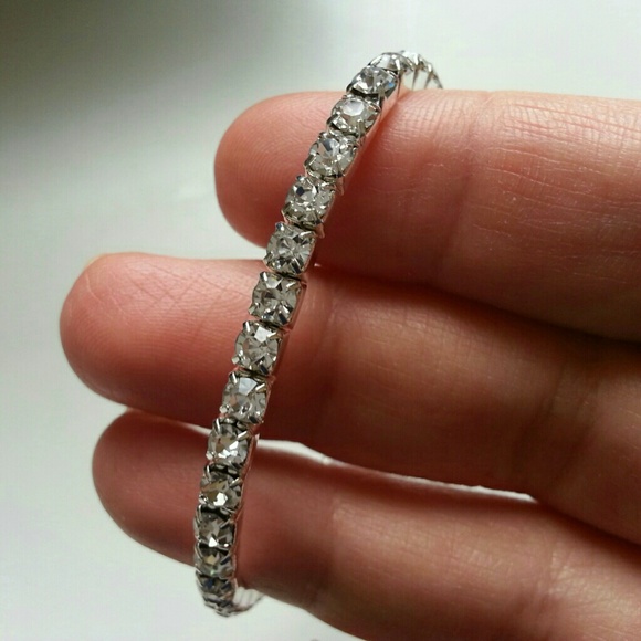 NWOT Rhinestone Stretchable Bracelet