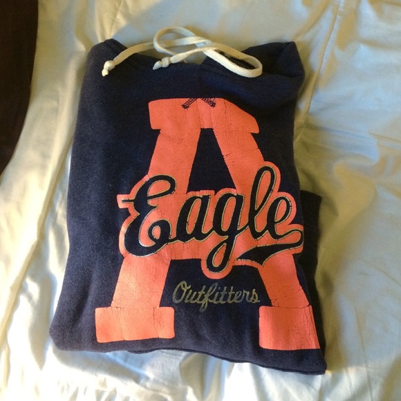 American Eagle navy blue and coral sweatshirt