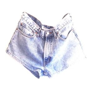 High-waited shorts ✨