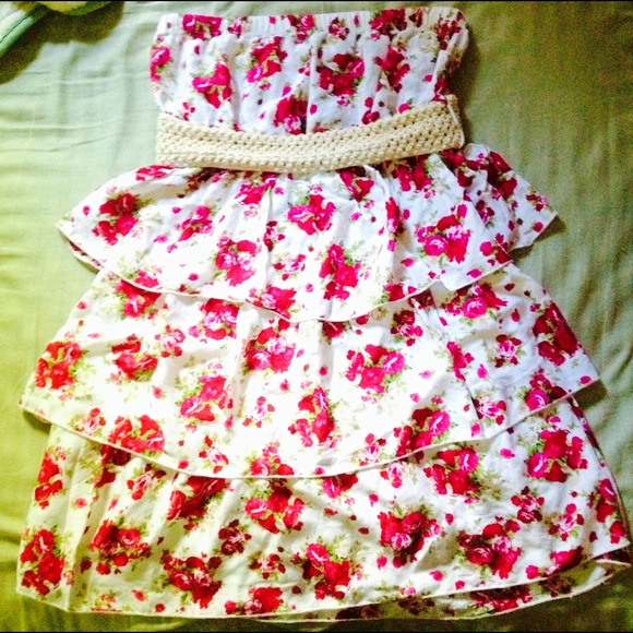 ❌Trading❌Adorable layered floral summer dress😍 - Picture 2 of 4