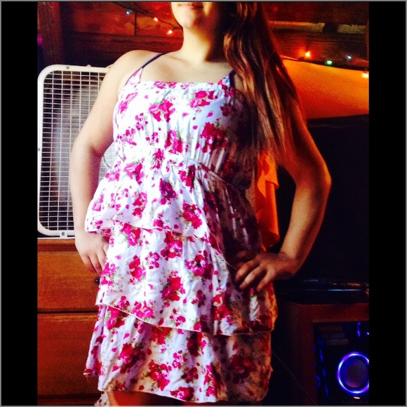❌Trading❌Adorable layered floral summer dress😍 - Picture 3 of 4