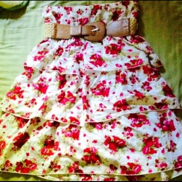 ❌Trading❌Adorable layered floral summer dress😍 - Picture 4 of 4