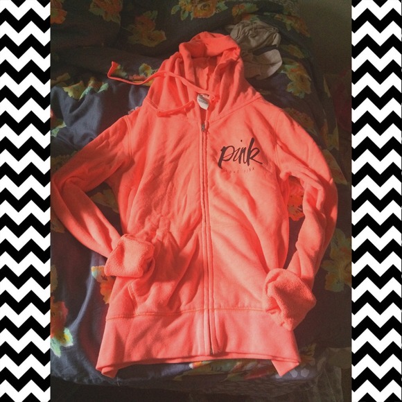 VS pink hoodie