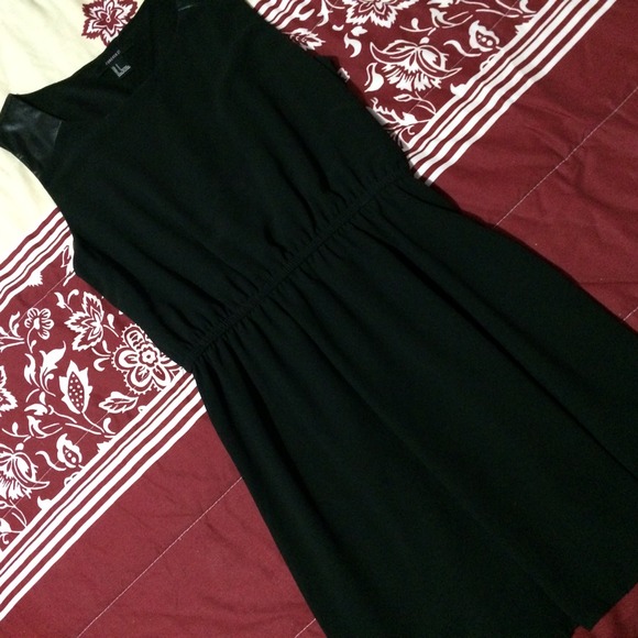 Dress with leather detail