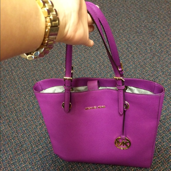 SOLD Michael Kors Tote & Wallet - Picture 2 of 4