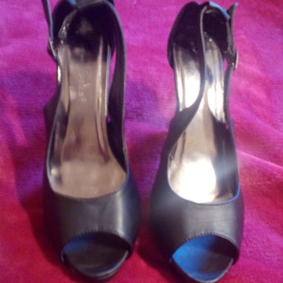 Black heals - Picture 1 of 2