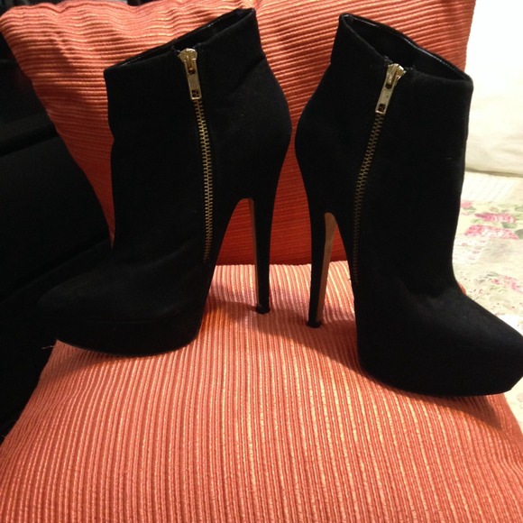 Sexy booties - Picture 2 of 4