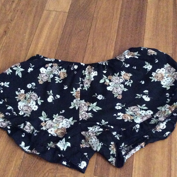 Brandy Melville vodi shorts