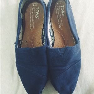 Navy blue toms