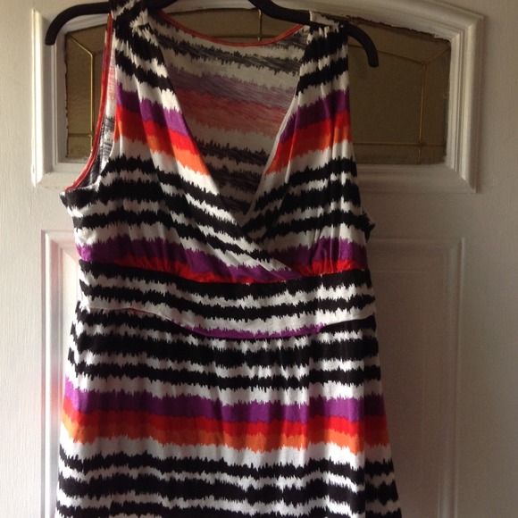 A multi color shirt size 22/24