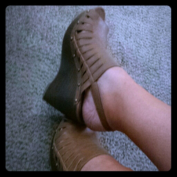 Tan 4 in wedge sandals $12 size 10
