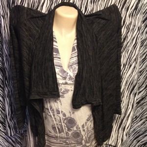 ✨Cute black with grey lining long sleeve cardigan✨