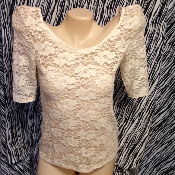 Mudd Tops - 🌸Cute cream floral lace top🌸