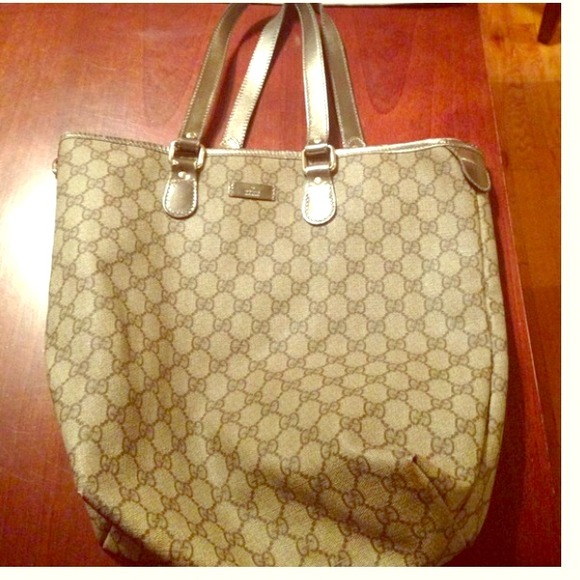 Authentic Gucci🚫 SOLD 🚫 - Picture 1 of 4