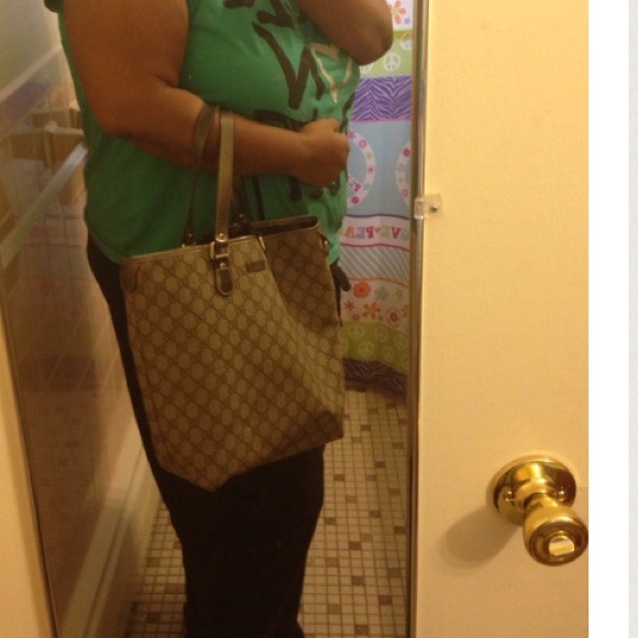 Authentic Gucci🚫 SOLD 🚫 - Picture 3 of 4