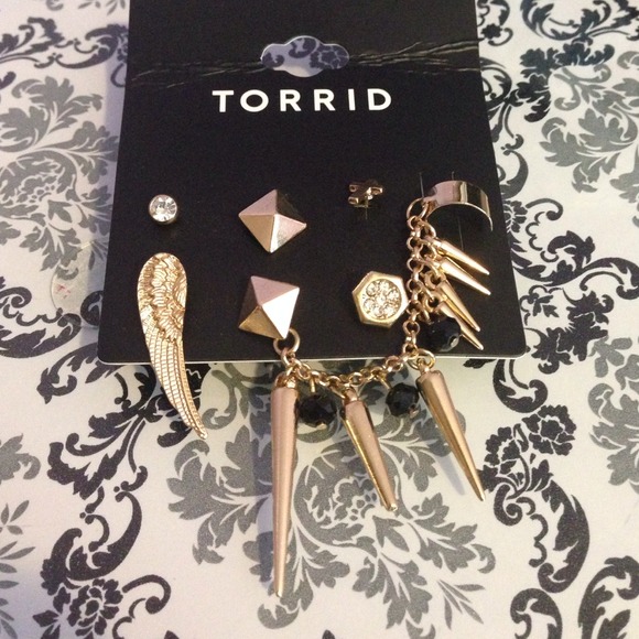 NWT Gold Torrid earring cuff