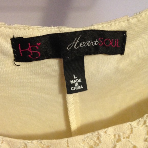 🌸Cute cream floral lace peplum top🌸 - Picture 2 of 4