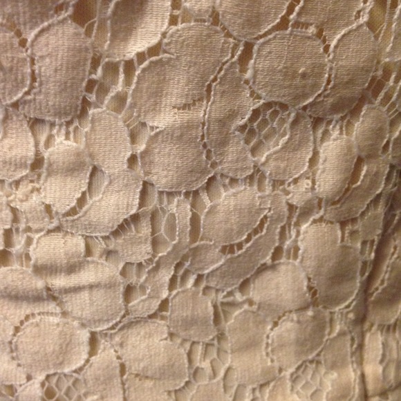 🌸Cute cream floral lace peplum top🌸 - Picture 4 of 4