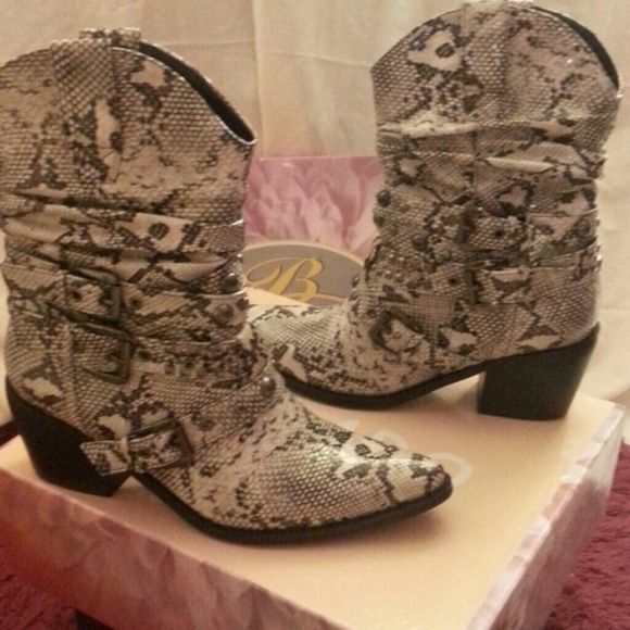 Bolaro,Kick Butt,Cowgirl boots.WoW factor.8.5