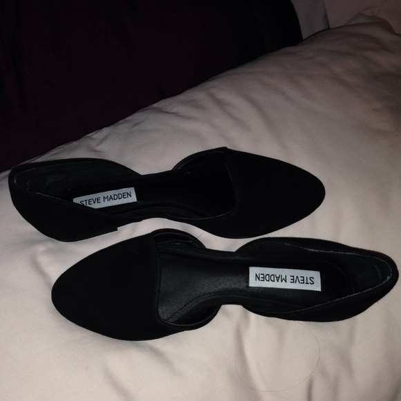 ON HOLD 🎀 Black suede Steve Madden pointytoe flat