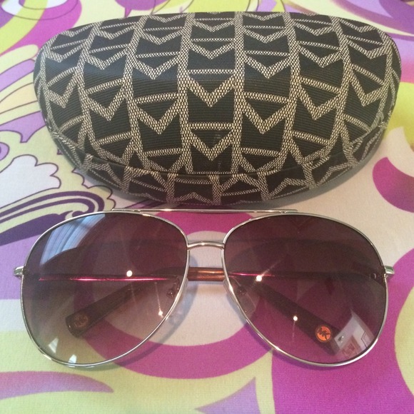 Beautiful Michael Kors, "Kauai" sunglasses - Picture 2 of 4