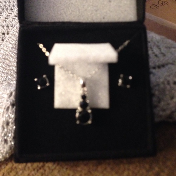 Onyx Earring And Necklace Set!!