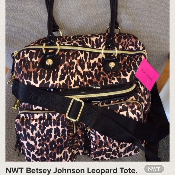 LOOKING FOR this betsey Johnson bag