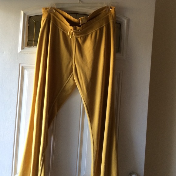 A pair of yellow gold pants size 2X
