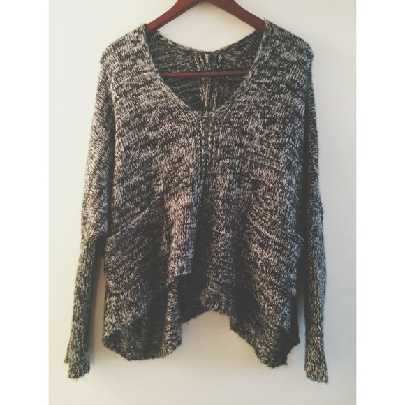 🌸black and white knitted sweater- brandy Melville