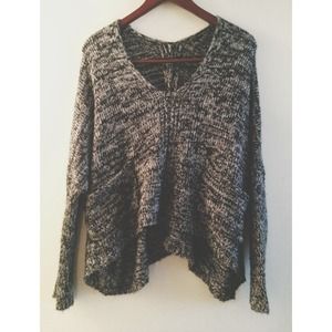 🌸black and white knitted sweater- brandy Melville