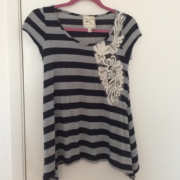 Striped top with lace detail - Picture 4 of 4