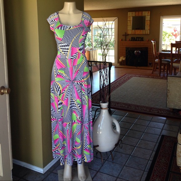 Dresses & Skirts - Sexy Back Maxi Dress