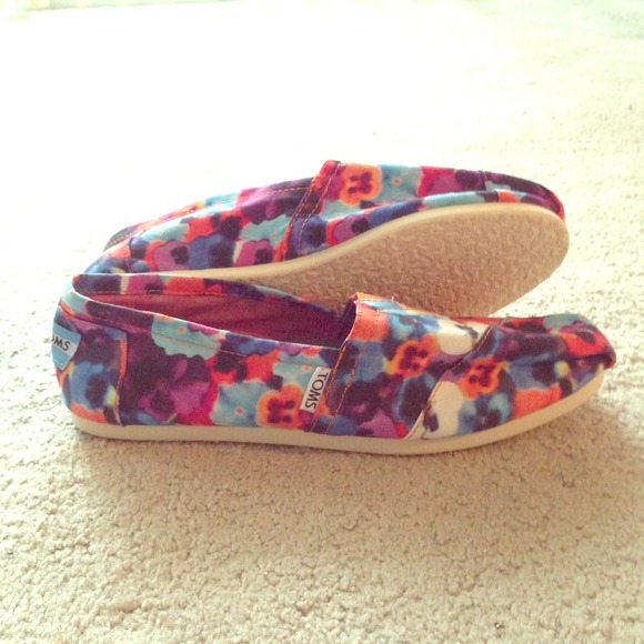 Floral Print Toms - Size 7.5