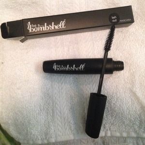 Sold!!!! Be A Bombshell mascara in Lash Out