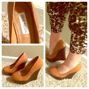 Steve Madden "Pannick" leather wedges ✨